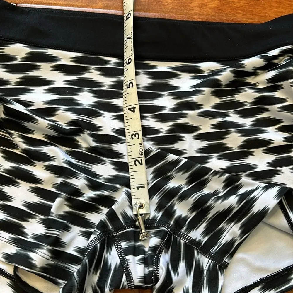Nike black and white legging shorts size medium